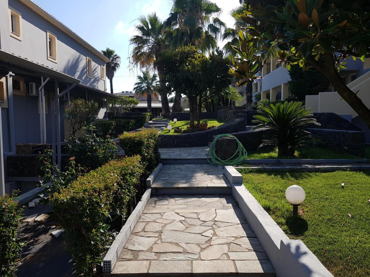 Asteraki Aparthotel Γουβιά Εξωτερικό φωτογραφία